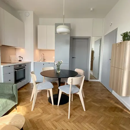 Apartament W Gdyni Na Wzgorzu W Spokojnej I Cichej Okolicy, 15 Min Od Morza غدينيا